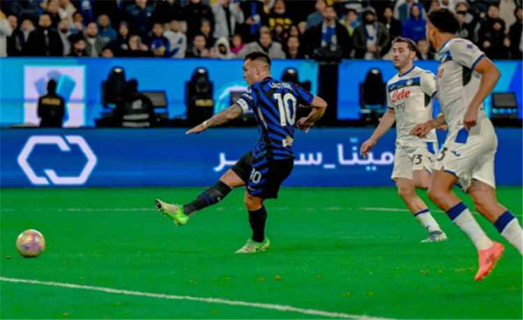 ميلان ويوفنتوس يفوزان على تورينو وفروسينوني الدوري الإيطالي
