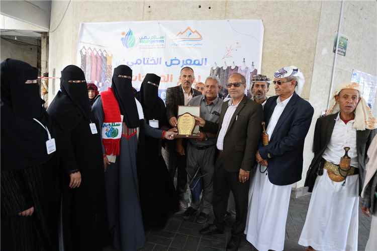 تعز: مؤسسة «سلام يمن» ومجلس نساء صبر يختتمان برنامج تدريب وتأهيل المرأة الريفية بمعرض إنتاجي