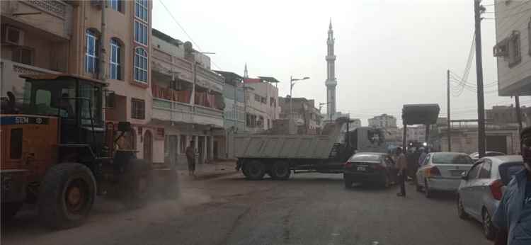 اليزيدي يشدد على تنفيذ أهداف الحملة.. تواصل حملة النظافة الواسعة في مديرية المنصورة