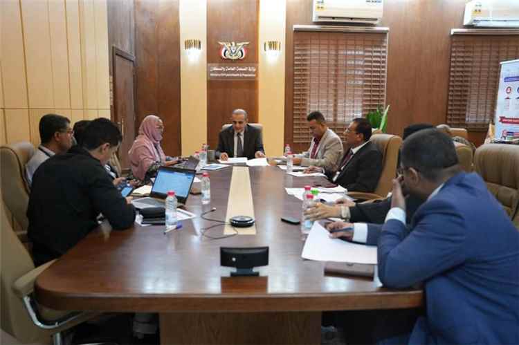 إجتماع في عدن يناقش مستجدات الأوضاع الوبائية وتعزيز الاستجابة الصحية
