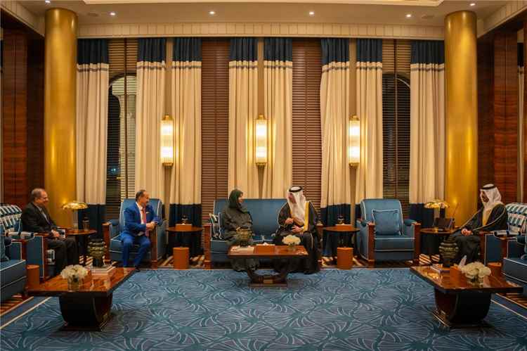 وزيرة الخارجية تصل المنامة في مستهل جولة خليجية