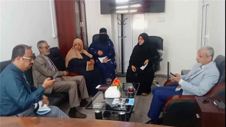 الدكتور الشبحي  يطلع على سير العملية التعليمية واحتياجات فروع معهد د. أمين ناشر بحضرموت
