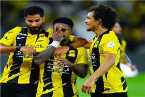 الاتحاد يفوز على الحزم ويتصدر مؤقتاً الدوري السعودي