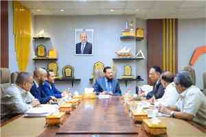 محافظ عدن يشدد على ضرورة تحسين وتطوير الأداء الجمركي