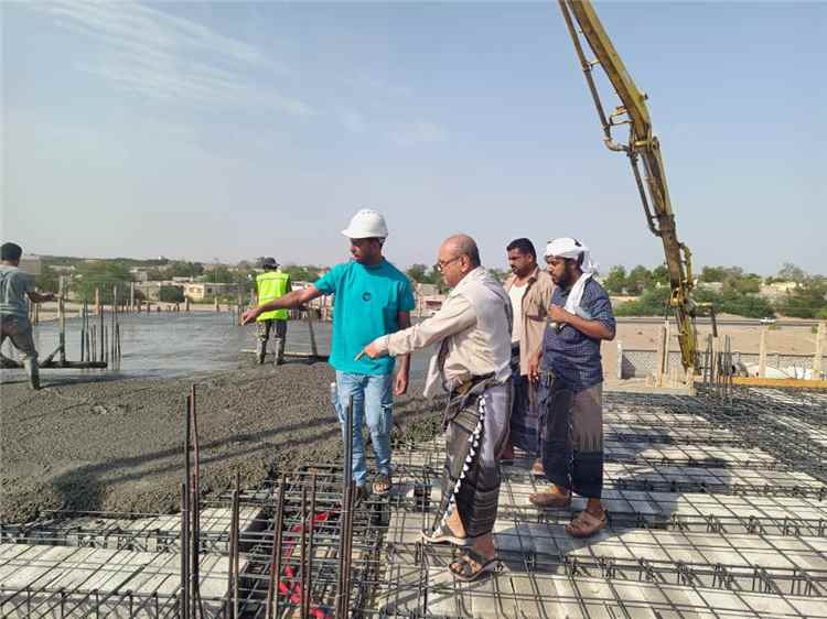 المهندس هود بغازي يتفقد استكمال الدور الثاني لمبنى سلطة تبن الجديد