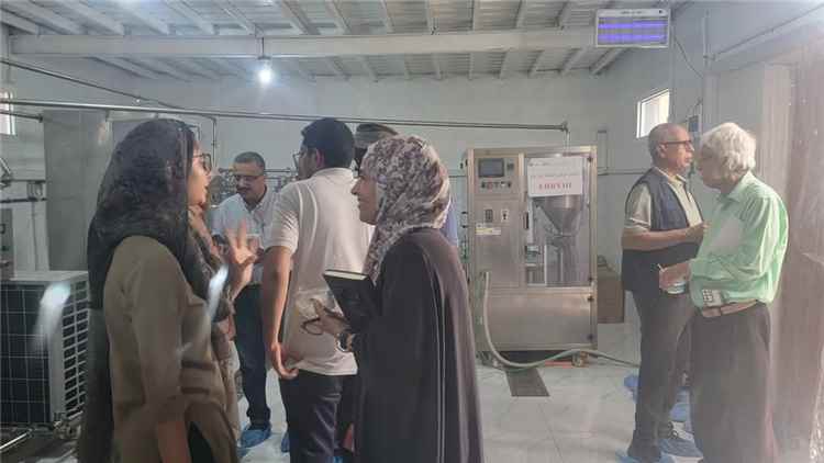 فريق مشترك يطلع على نجاح مشروع تصنيع الألبان وتمكين المرأة الريفية في لحج