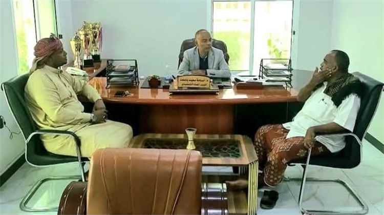المدير العام التنفيذي للصندوق يناقش تطوير أعمال النظافة والارتقاء بالخدمات في السوق المركزي بالشرج