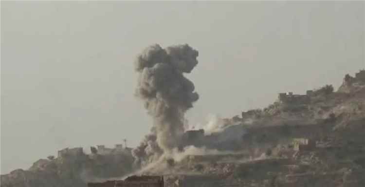 إصابة قيادي أمني حوثي في غارات جوية استهدفت مواقع للمليشيا في الجوف