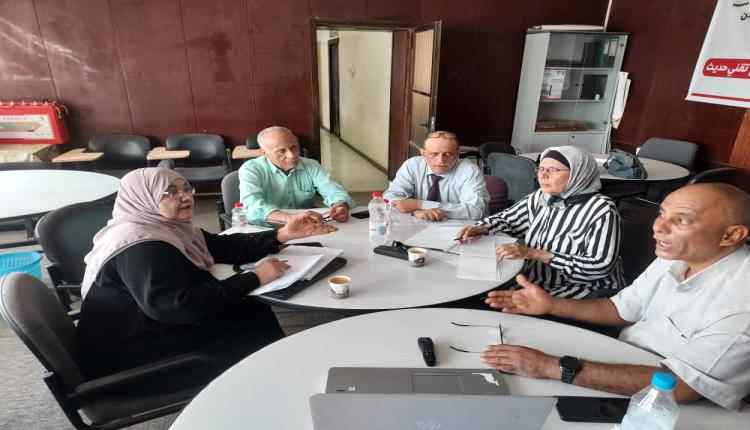مركز العلوم والتكنولوجيا بجامعة عدن يناقش مشروعًا تقنيًا تمهيدًا لمنحه الحماية الفكرية