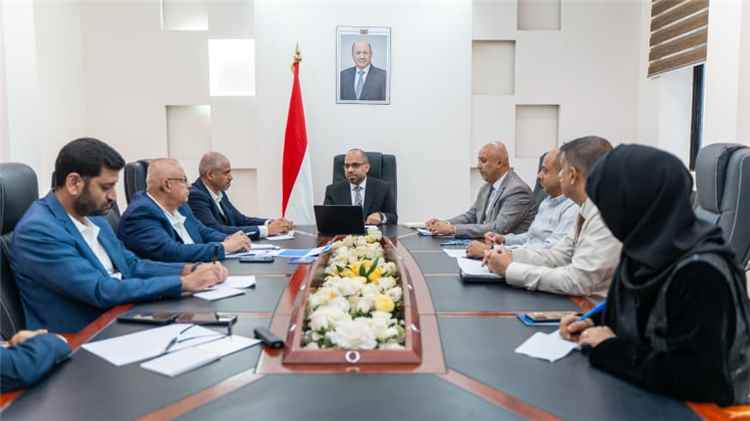 اجتماع برئاسة وزير الاتصالات يناقش مستوى الأداء المؤسسي وخطط تطوير قطاعي الاتصالات والبريد