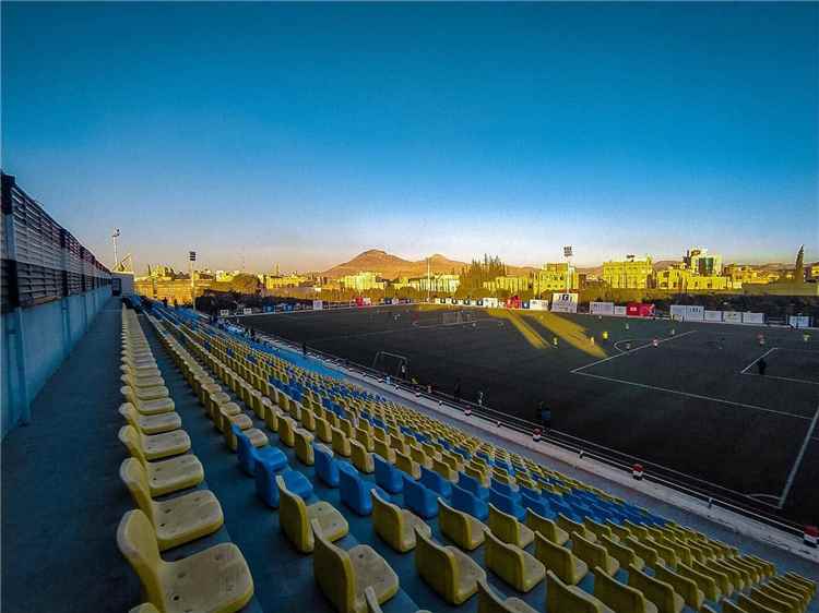 قيود حوثية تحرم اليمنيين أجواء كأس العالم
