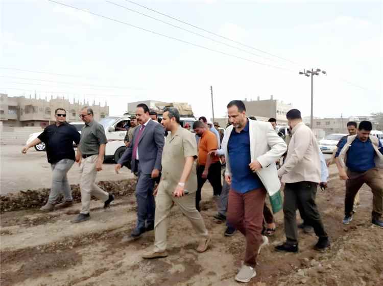 وزير الأشغال ومحافظ لحج يدشِّنان حزمة مشاريع بقطاع البنية التحتية للنقل