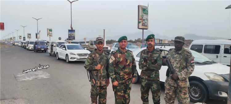 قائد قطاع المنصورة بالأمن الوطني المقدم فهمي الصهيبي يتفقد عدداً من النقاط الأمنية بالمديرية