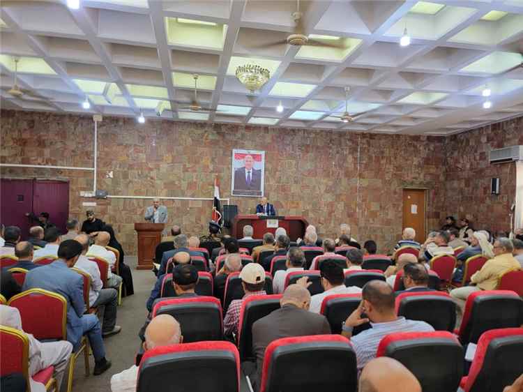 محافظ تعز يترأس اجتماعاً موسعاً لمتابعة ملفات الكهرباء والتنمية والأمن