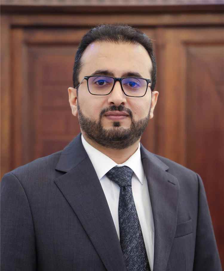 الوزير العولقي: إصدار تعاميم صرف العلاوات السنوية المستحقة وزيادة الرواتب بنسبة 20 بالمائة