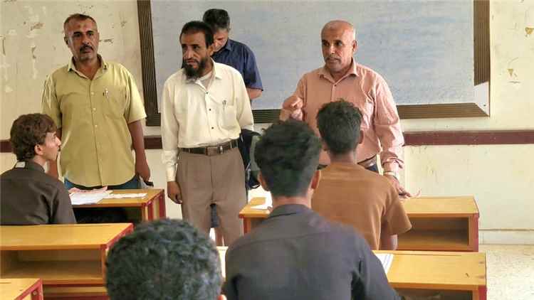 مدير تربية لودر يطلع على سير العملية الاختبارية بمركز ثانوية أماجل