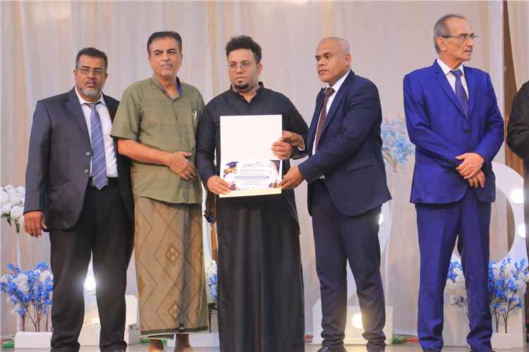 مدير عام مديرية القطن يشهد الحفل التكريمي والتوديعي للدفعة الأولى بقسم المحاسبة بكلية المجتمع بالمجمع الأكاديمي