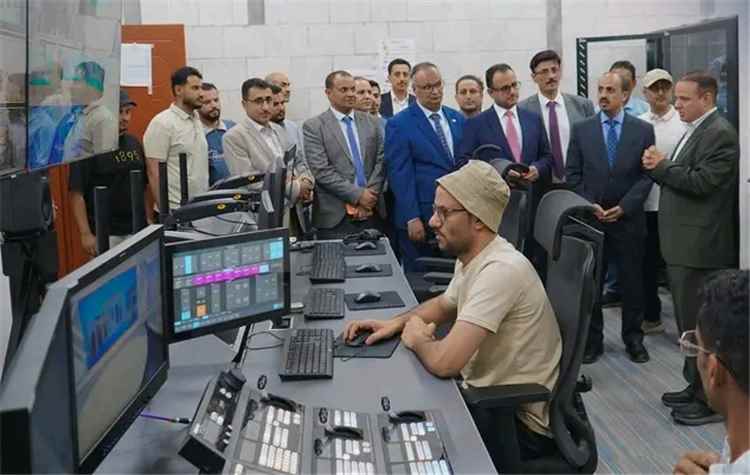 وزير الاعلام يتفقد سير العمل في قناة سبأ الفضائية ويشيد بدورها في إبراز جهود الدولة