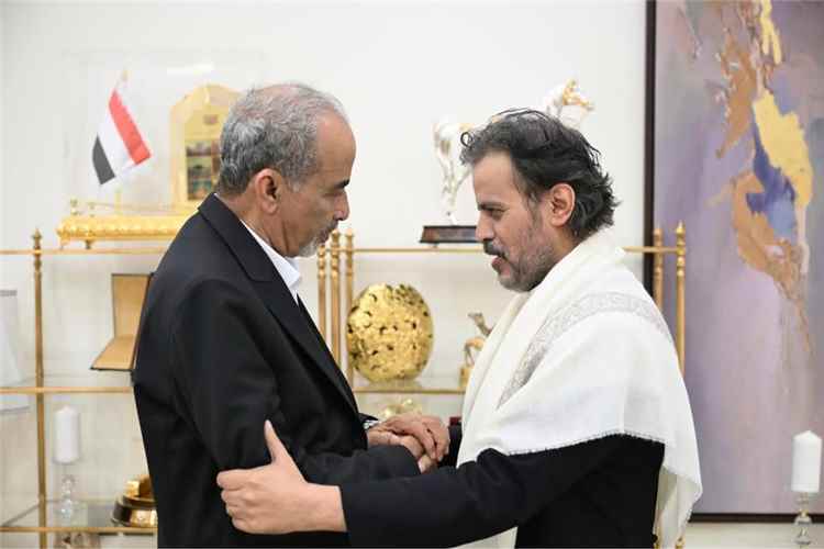 الفريق الركن محمود الصبيحي يقدّم واجب العزاء في وفاة الرئيس الراحل عبدربه منصور هادي