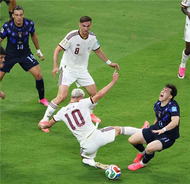 إسبانيا تنهي مشوار أوروجواي في مونديال 2026م وتتأهل للدور 32 متصدرة للمجموعة الثامنة