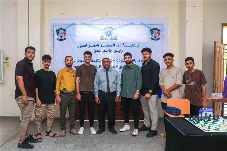 كلية العلوم الإدارية تدشن أنشطتها الطلابية لتعزيز المهارات وروح المبادرة