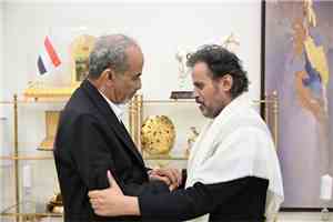 الفريق الركن محمود الصبيحي يقدّم واجب العزاء في وفاة الرئيس الراحل عبدربه منصور هادي