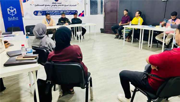 مدير مكافحة المخدرات بعدن يلتقي نخبة من الإعلاميين والناشطين لتعزيز التوعية بمخاطر المخدرات