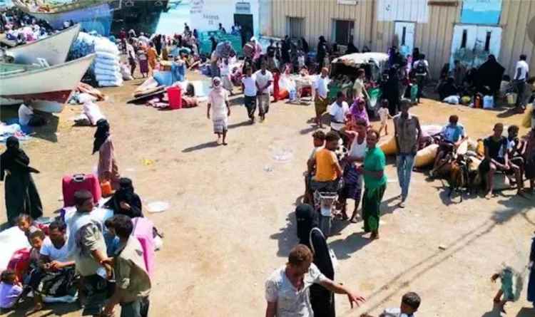 السفير السقطري يطلع على أوضاع اليمنيين في مخيم النازحين في أوبخ الجيبوتي