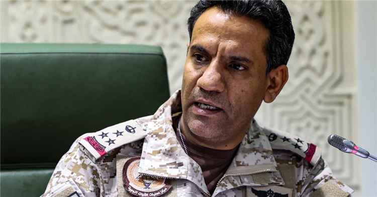 «نضربهم براً ونغرقهم بحراً».. التحالف يكشف مشاهد استهداف تهريب السلاح الحوثي