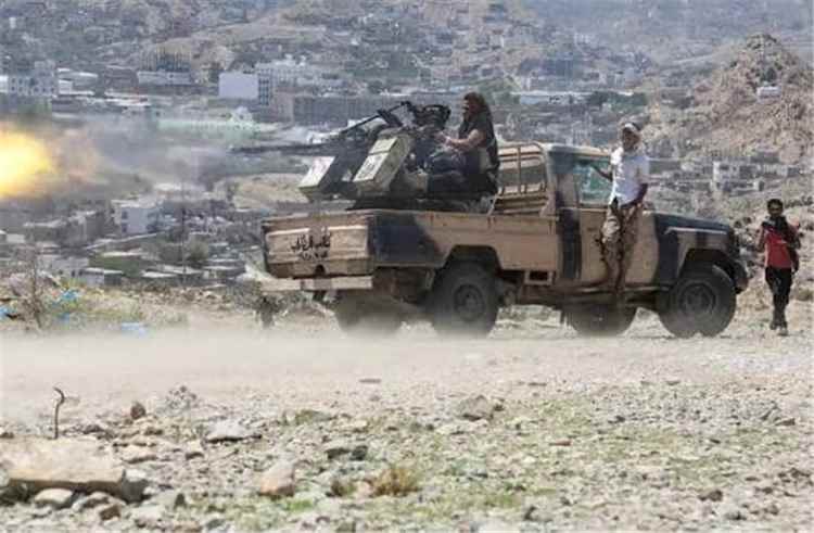 عاجل | معارك عنيفة بين القوات المسلحة وميليشيا الحوثي في جبهات الأقروض جنوب شرقي تعز