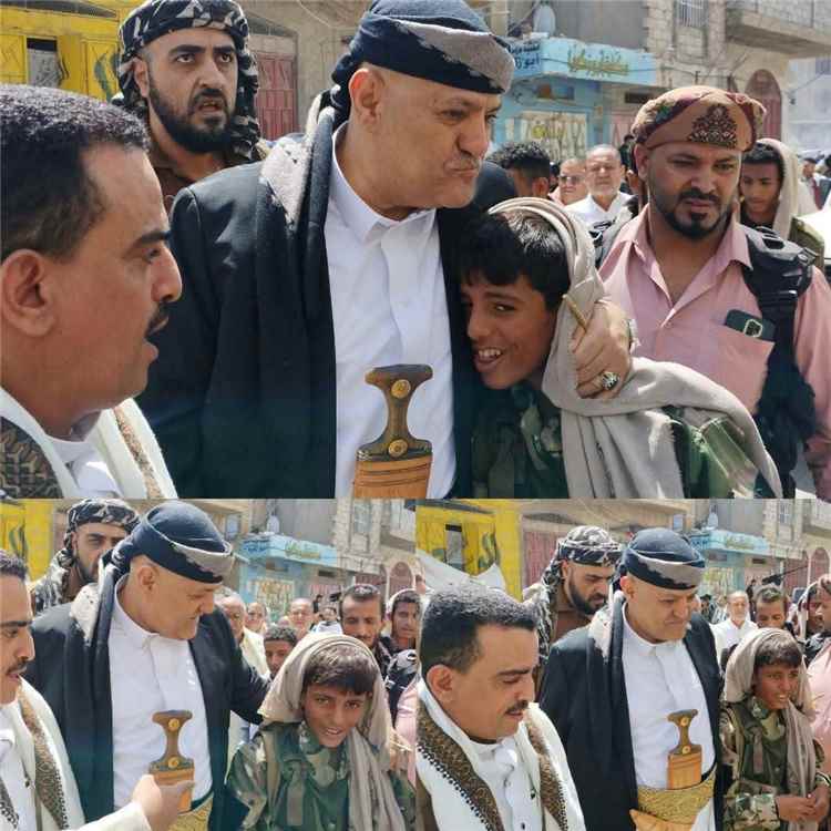 محافظ تعز يتقدم موكب تشييع جثامين 18 شهيداً.. ويؤكد: الصمود مستمر حتى دحر المليشيا وكسر الحصار