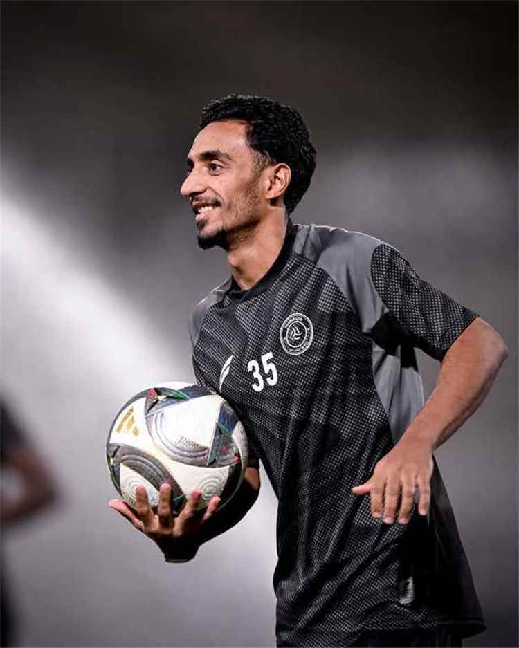 عادل عباس.. حين قررت الكرة أن تتكلم بلهجة يمنية