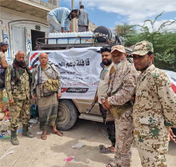 السلطة المحلية بمديرية المظفر تسيّر قافلة غذائية للمرابطين في جبهات غراب والدمينة وجبل أسود