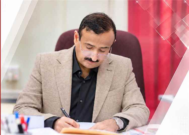 المحافظ بن الوزير يوجه بصرف أراضٍ لأسر شهداء الجريمة الإرهابية ويؤكد العمل على توفير التمويل لبناء مساكن خاصة بهم