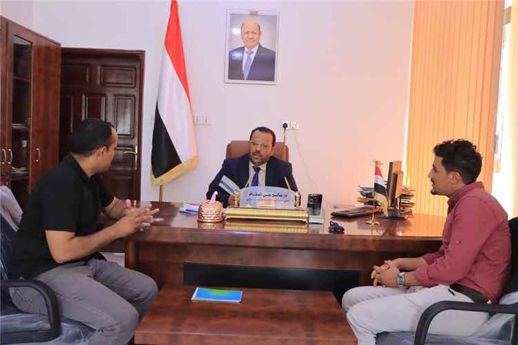 مدير عام التخطيط بمأرب يبحث مع مؤسسة إنسان تعزيز وصول  الصم والبكم إلى الخدمات الحكومية