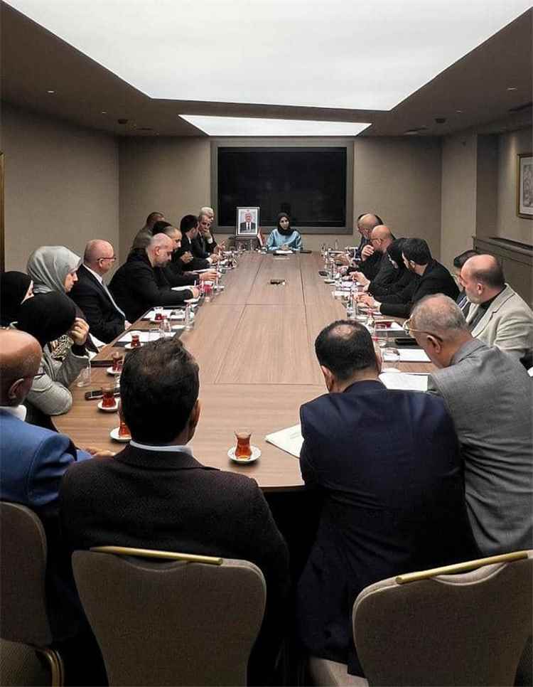 وزيرة الخارجية تطلع وسائل إعلام تركية على التصعيد الحوثي ومستجدات الأوضاع في اليمن