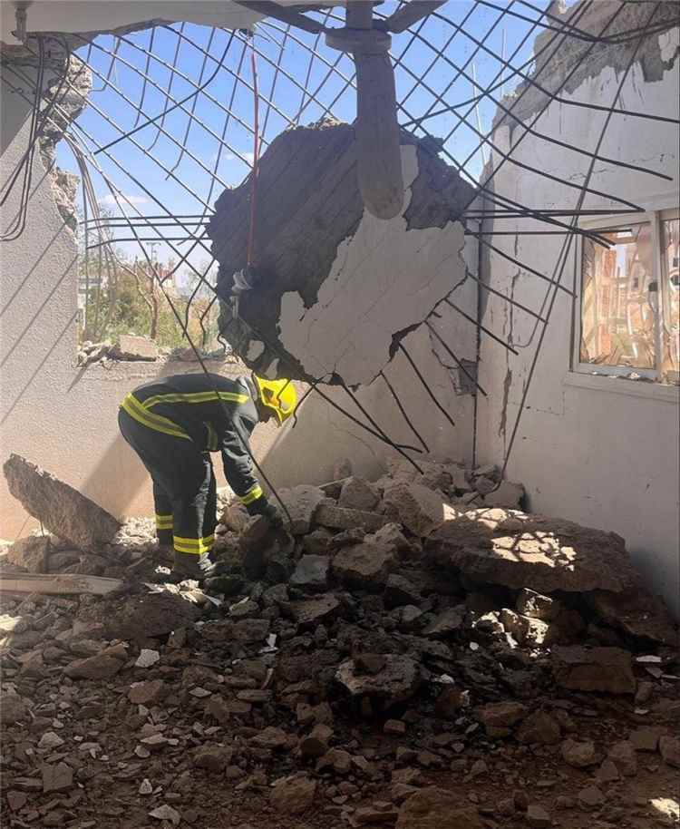 إصابة مواطن ومقيم آسيوي جراء سقوط شظايا صاروخين باليستيين في خميس مشيط وأحد رفيدة