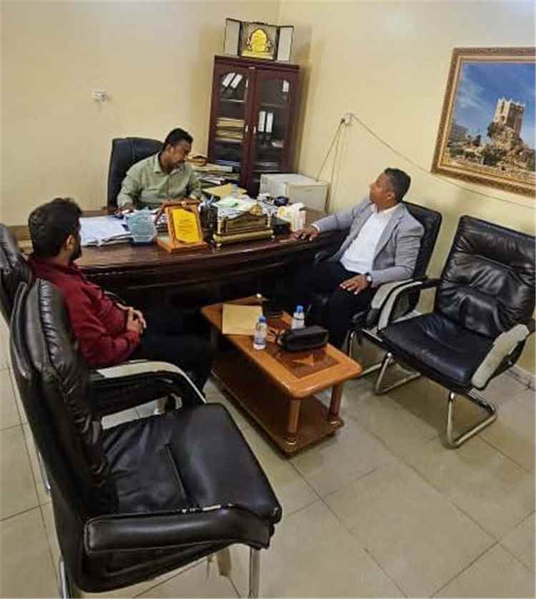 مدير مكتب الصناعة والتجارة بساحل حضرموت يلتقي مدير مؤسسة روح الصحية لبحث أوجه التعاون المشترك