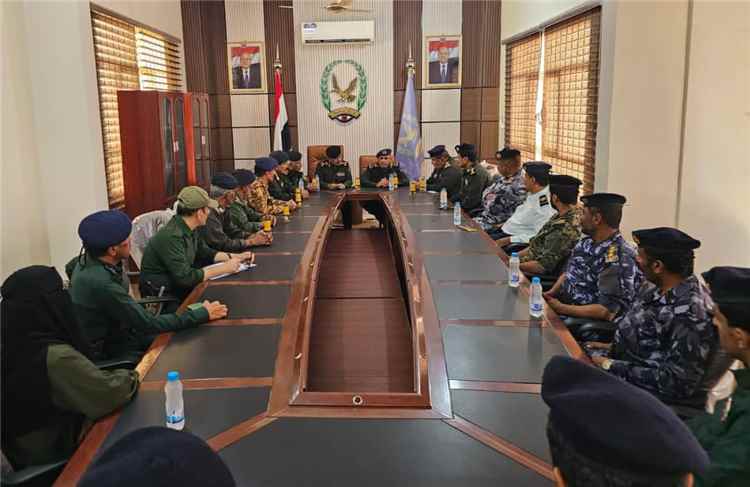 وكيل وزارة الداخلية يشيد بالتطور المؤسسي والتقني للأجهزة الأمنية بشبوة و كفاءاتها المهنية.