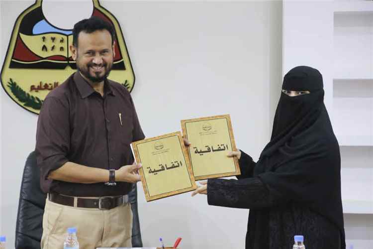 المدير الشنيني يوقّع مذكرة تفاهم وشراكة لتنفيذ مشروع التعليم الإلكتروني التفاعلي ودعم استمرارية التعليم