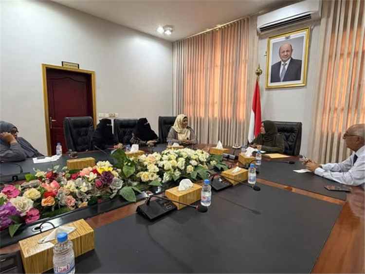 وزير الدولة لشؤون المرأة تناقش مع ممثلات بوزارة العدل والشرطة النسائية سبل تعزيز الحماية القانونية للمرأة
