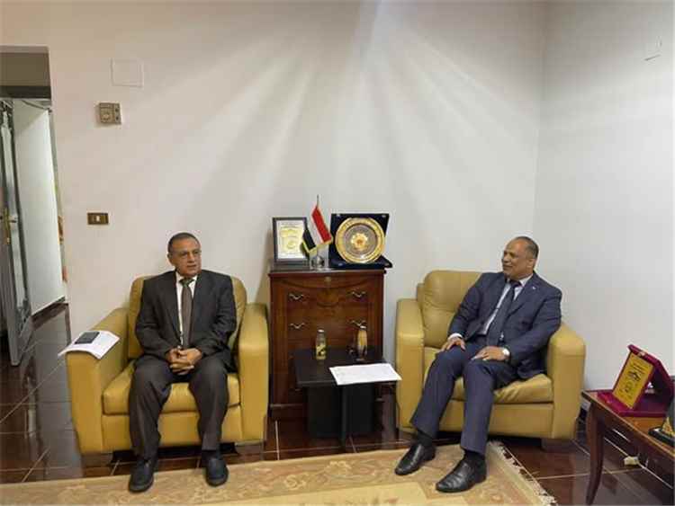 ئيس جامعة عدن و المستشار الثقافي بالقاهرة يبحثان أوضاع الطلبة المبتعثين