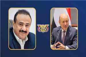 رئيس مجلس القيادة الرئاسي يشيد بالإنجاز الأمني في شبوة ويوجه بتكريم وترقية المشاركين في العملية