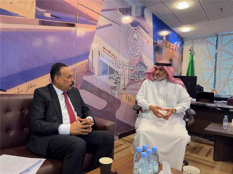 وزير الأشغال يبحث مع البرنامج السعودي تعزيز التعاون في قطاع الطرق والبنية التحتية