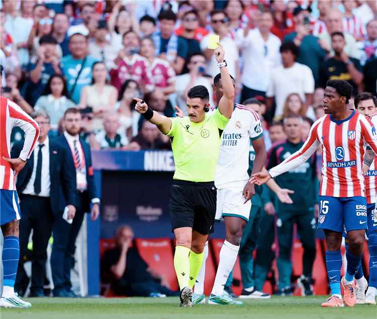 قناة ريال مدريد عن حكم الديربي: يا للعار.. يا للقذارة