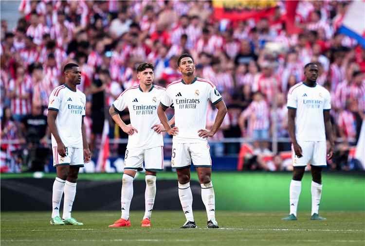 بعشرة لاعبين.. الريال يفقد وصافة الليجا الاسبانية بعد خسارته في ديربي مدريد