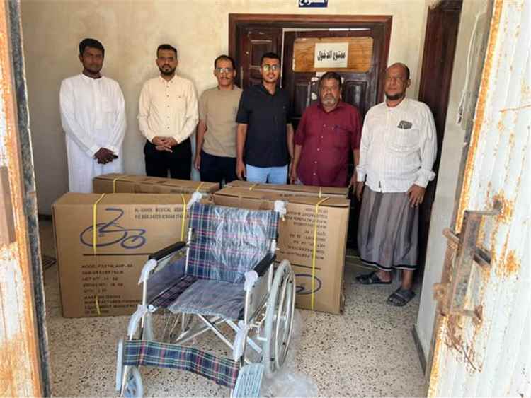 مؤسسة نهد التنموية توفر عربات مخصصة لذوي الاحتياجات الخاصة والمرضى بالشحر