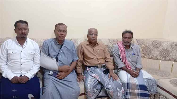 مدير عام غيل باوزير يطمئن على صحة المدير السابق للنادي الأهلي بالمديرية