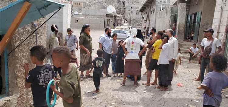 مدير عام التواهي يتفقد أحوال المواطنين في حي الشولة ويطلع على أبرز احتياجات المنطقة