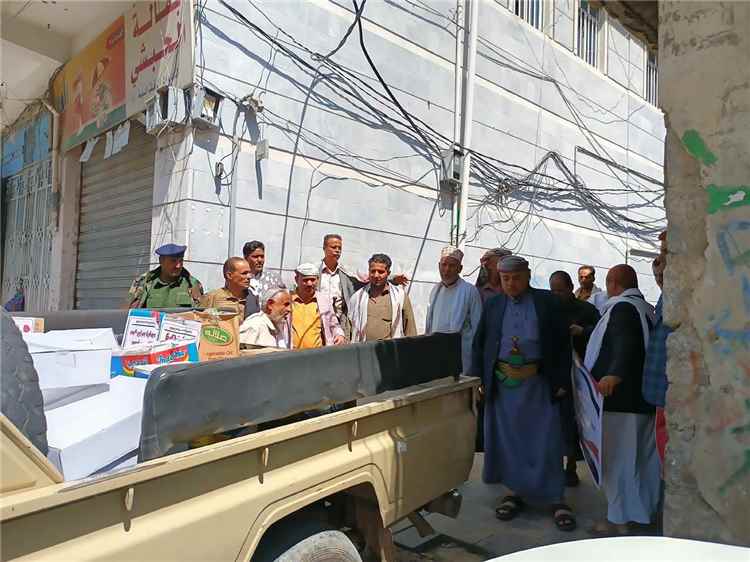 بمشاركة مجتمعية واسعة.. السلطة المحلية بالتعزية تُسير قافلة دعم للمرابطين
